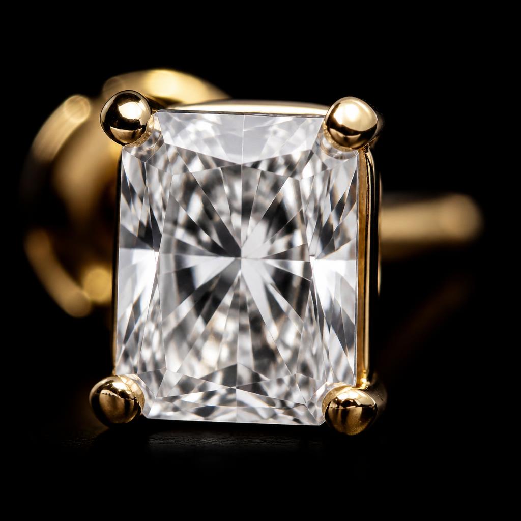 Astral Radiant Stud Earrings — Macro view, 1.50ct / Radiant / 18ct Yellow Gold / Stud