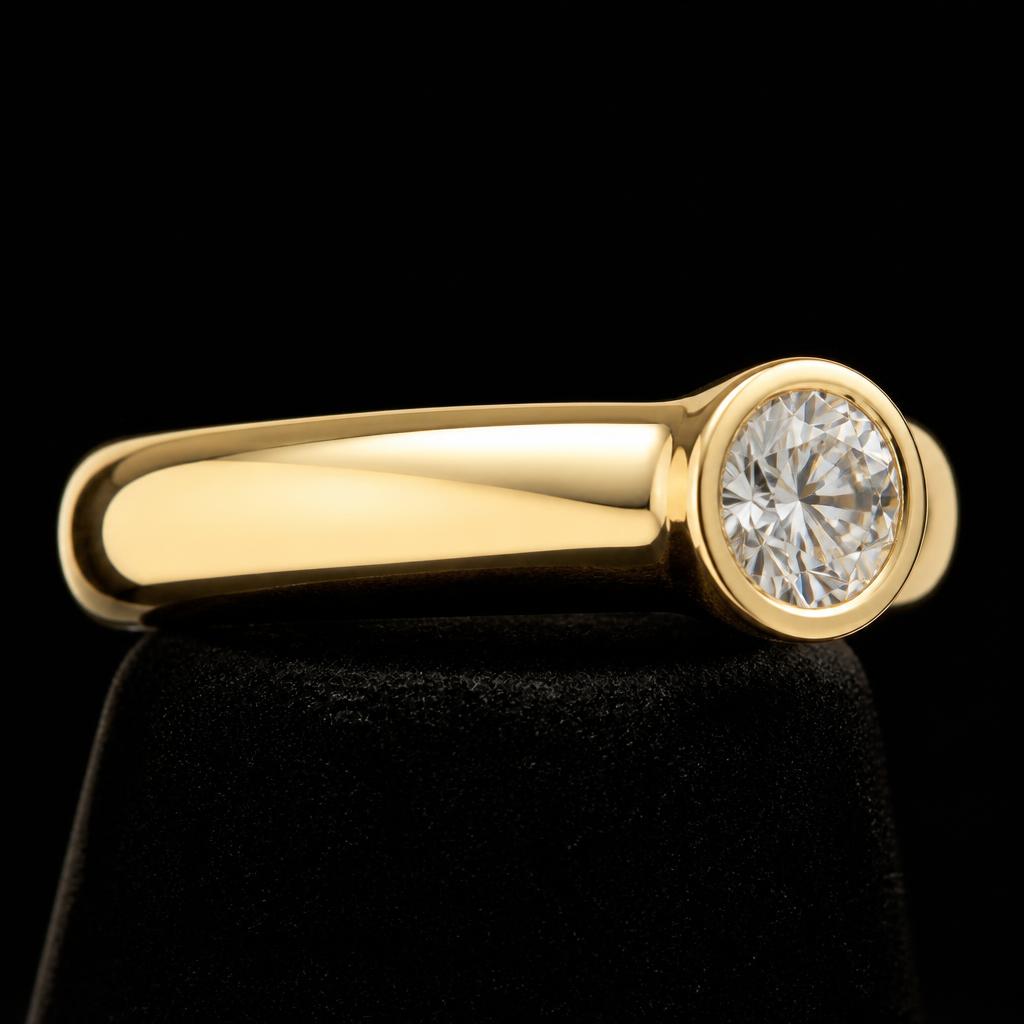 Solis Round Bezel — Profile view, 1.50ct / Round / 18ct Yellow Gold / Bezel