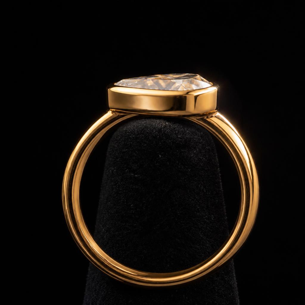 Celeste Pear Bezel — Profile view, 1.50ct / Pear / 18ct Yellow Gold / Bezel